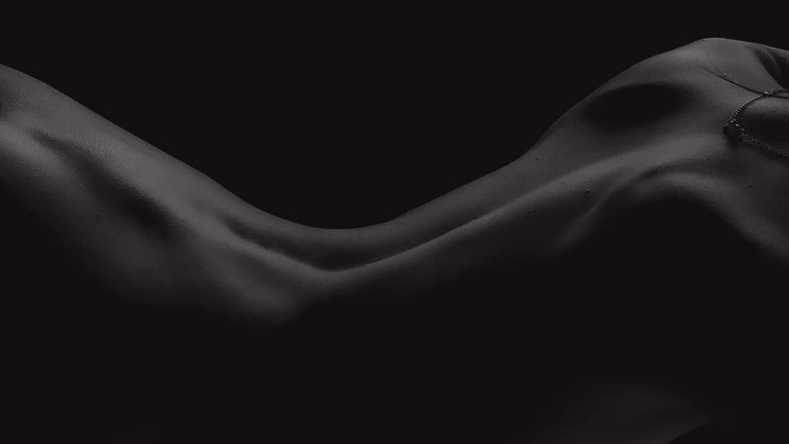 bodyscape photography of a woman lying in my studio in Mauritius